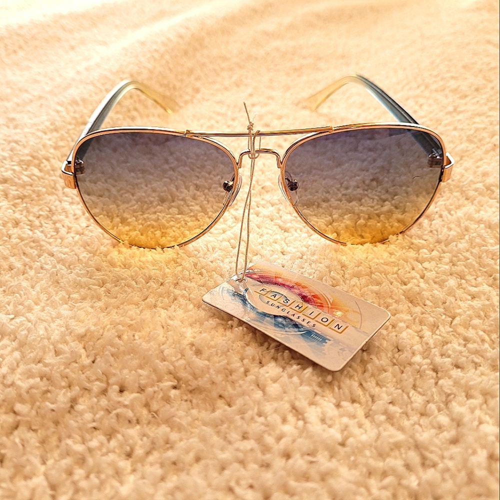 NWT Aviator Style Sunglasses!!